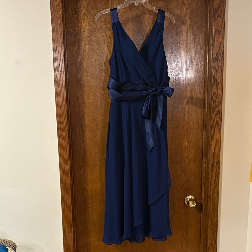 Elegant Navy Blue Sleeveless Dress